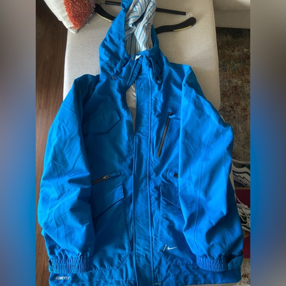 Nike Gore-Tex snowboarding jacket - Picture 1 of 4